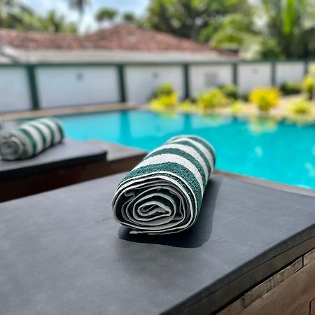 Sundowners Guesthouse Хиккадува Экстерьер фото