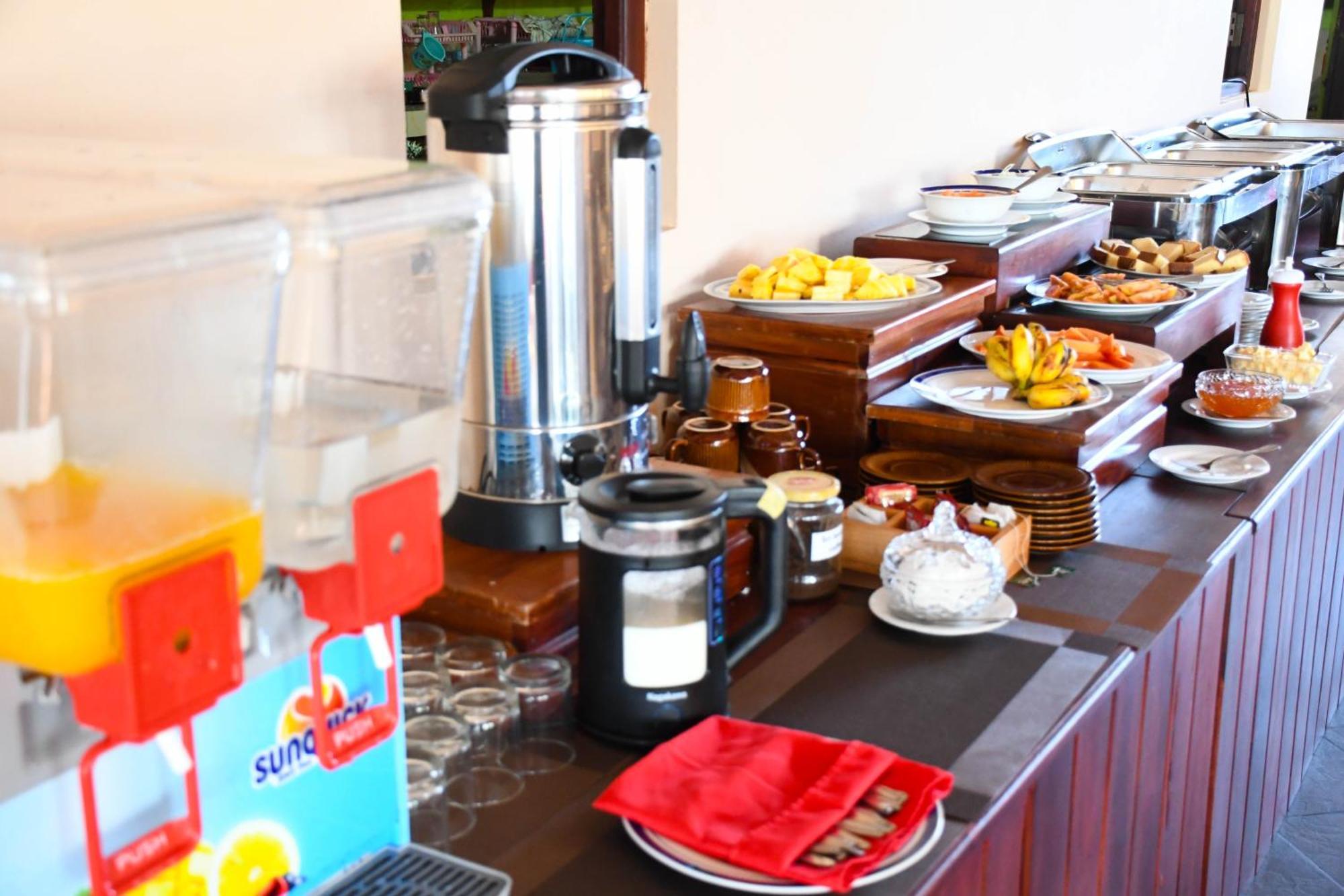 Sundowners Guesthouse Хиккадува Экстерьер фото