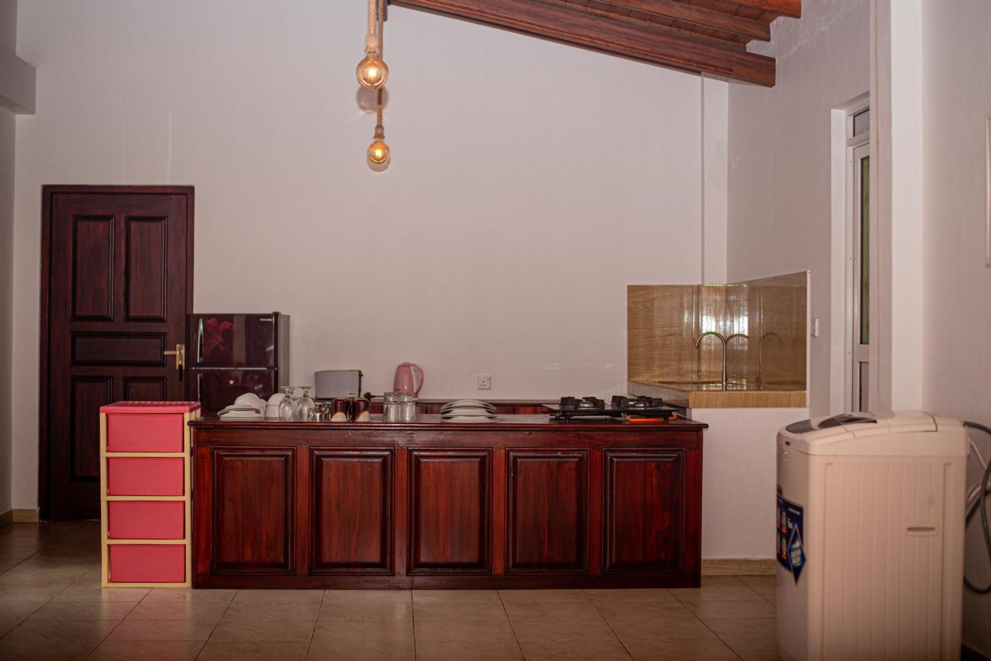 Sundowners Guesthouse Хиккадува Номер фото
