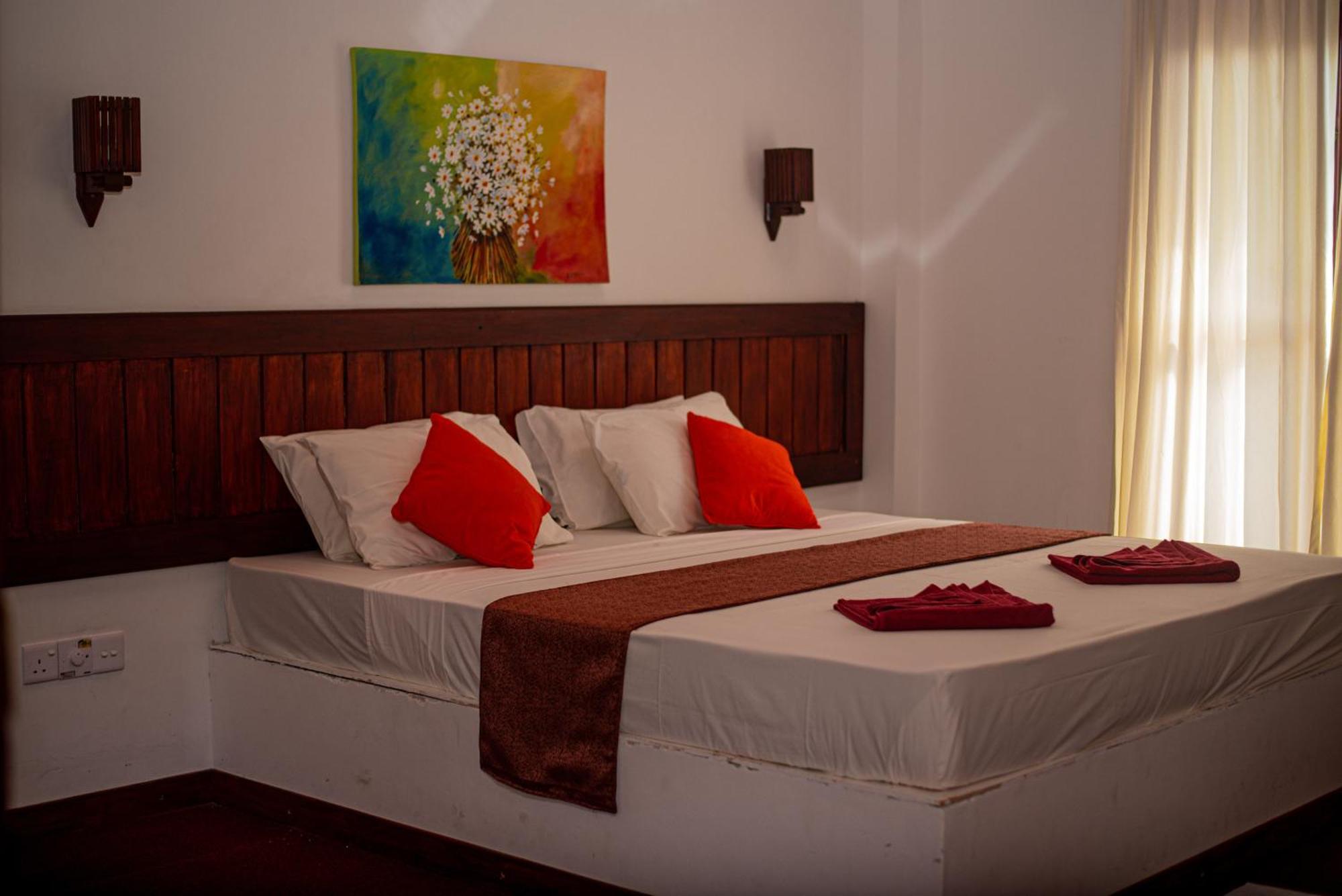 Sundowners Guesthouse Хиккадува Номер фото