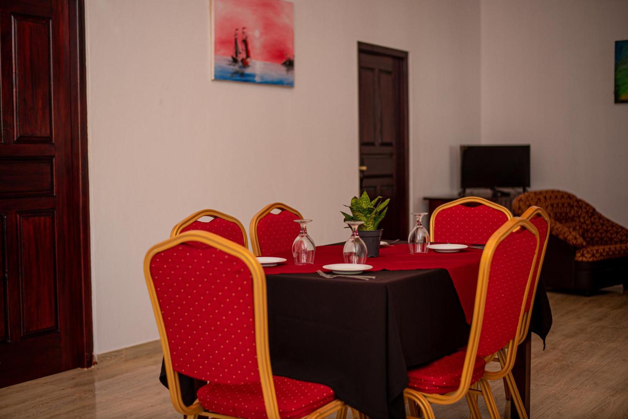 Sundowners Guesthouse Хиккадува Номер фото